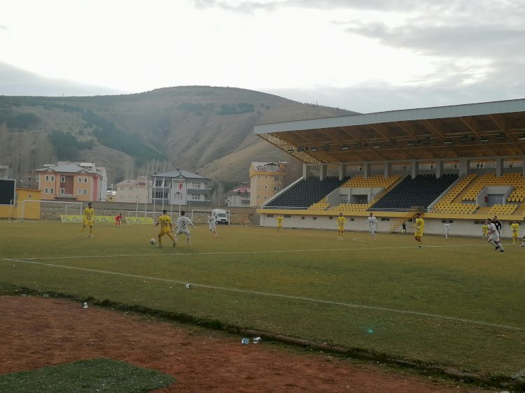 Bayburt Özel İdarespor ilk yarının son maçında Sahasında Tarsus İdman Yurdu ile berabere kaldı