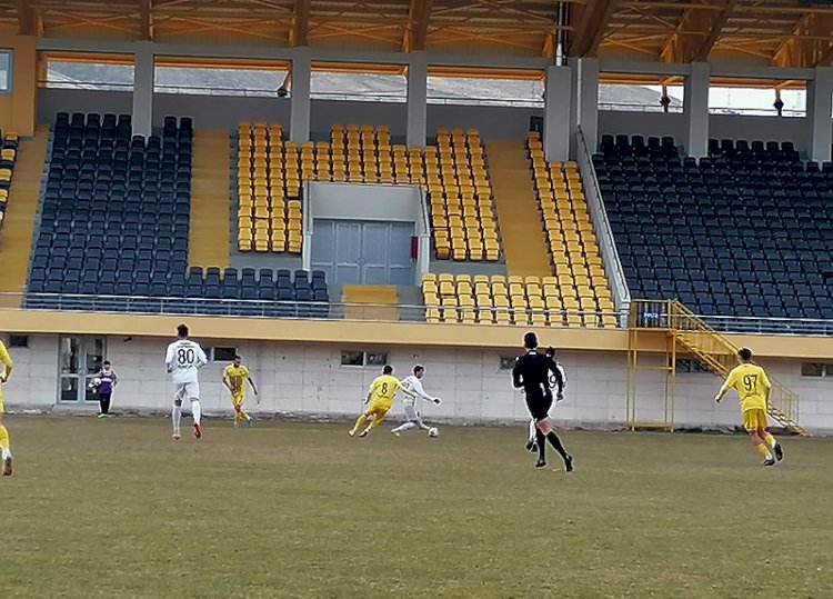 Bayburt Özel İdarespor ilk yarının son maçında Sahasında Tarsus İdman Yurdu ile berabere kaldı