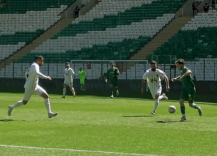 Bayburt Özel İdarespor, Bursaspor deplasmanından 3-1 mağlubiyetle ayrıldı.