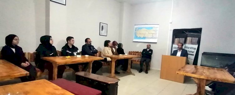 Elisa Sahaf ve Kitap Evinde Söyleşi