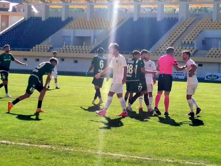 Bayburt Özel İdare spor 3. lig'de sezonun ikinci haftasında kendi evinde Büyükçekmece Tepecik spor’a 1-0 mağlup oldu.